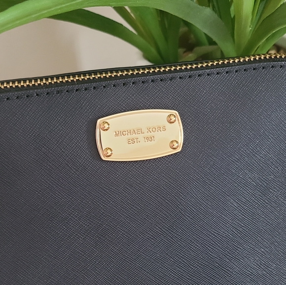 🖤MICHAEL KORS Chain-Link Saffiano Leather Dome Black Crossbody Bag - Picture 2 of 14